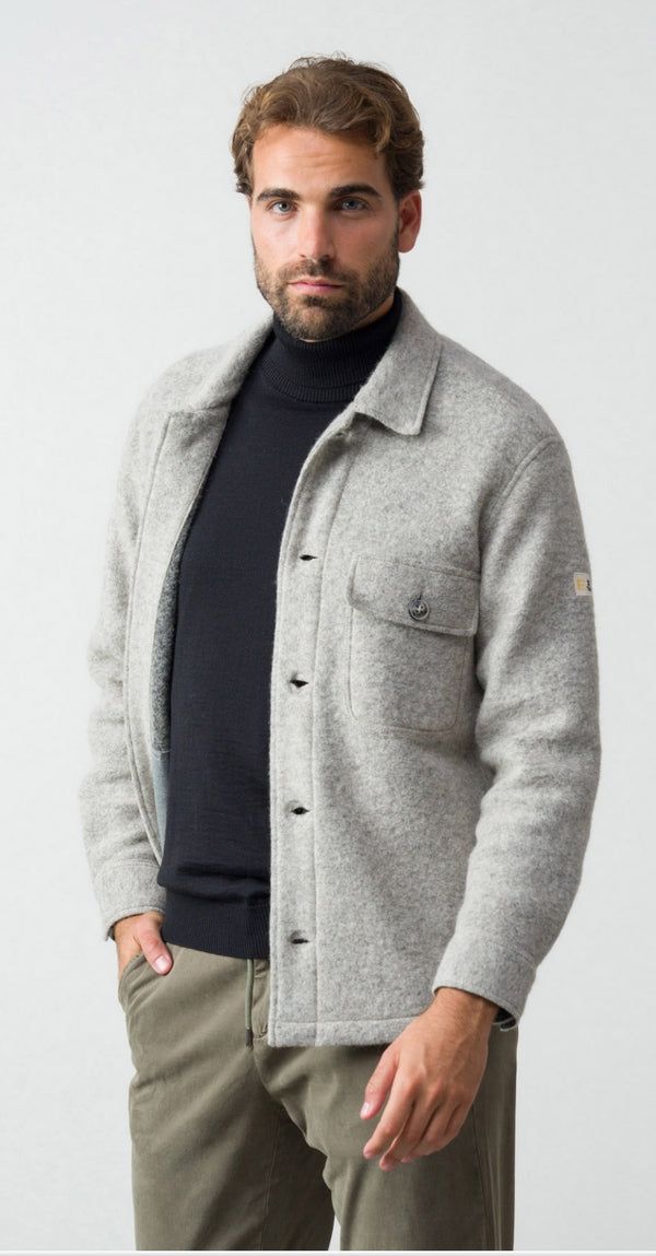 Cazadora recta camisera con bolsillos y en punto "tipo lana cocida"